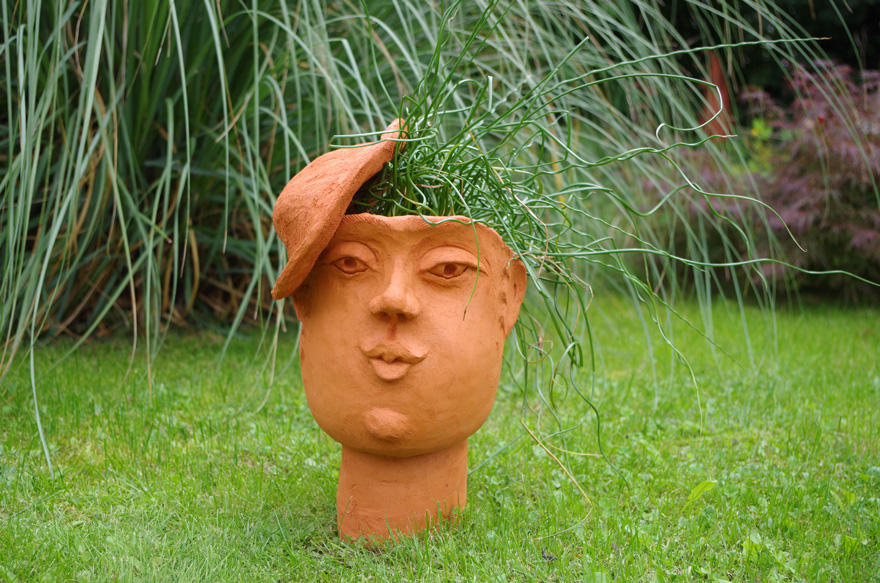 Tonhut mit Gras 1 Ceramikus